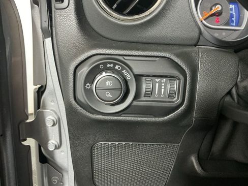 Used 2021 Jeep Gladiator Overland image 7