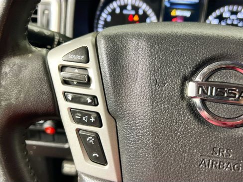 Used 2018 Nissan Titan SV w/ SV Convenience Package image 18