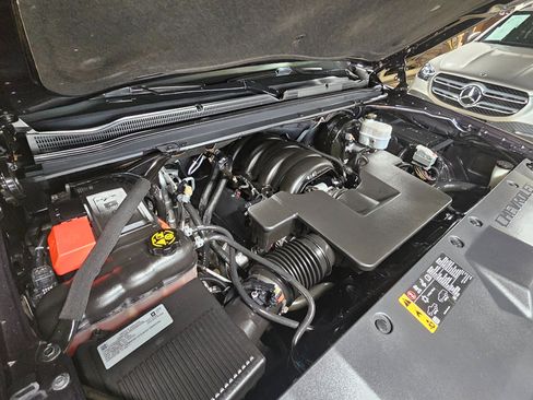 Used 2018 Chevrolet Suburban LT image 52