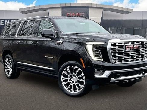New 2026 GMC Yukon XL Denali w/ Denali Reserve Package image 2