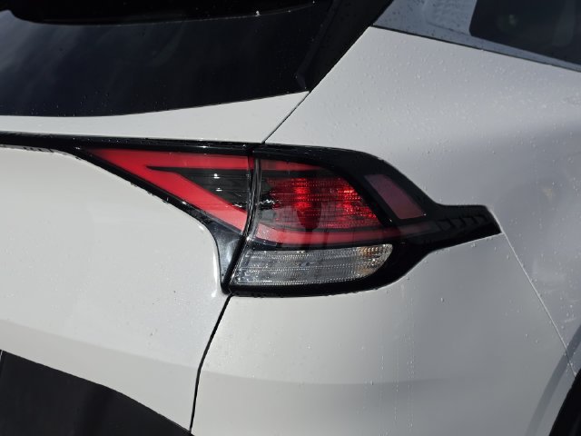 Used 2025 Kia Sportage EX FWD image 19