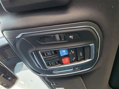 New 2025 Jeep Grand Cherokee Altitude image 27