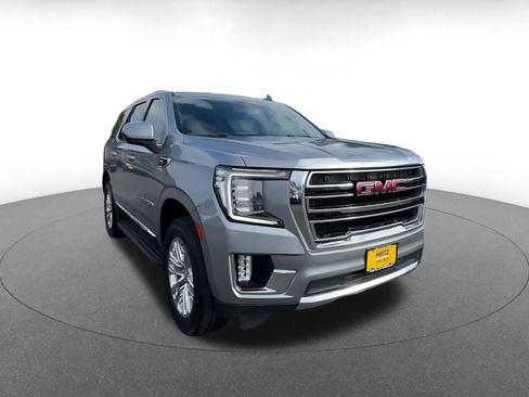 Used 2024 GMC Yukon SLT RWD image 3