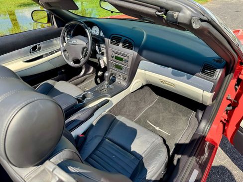 Used 2003 Ford Thunderbird image 40