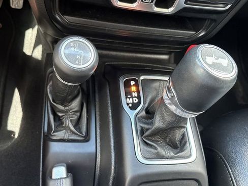 Used 2022 Jeep Wrangler Unlimited Sahara AWD/4WD image 35