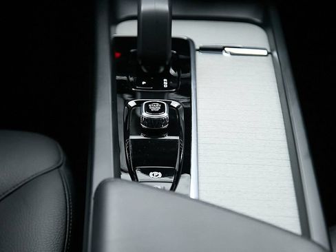 Certified 2025 Volvo XC60 T8 Plus w/ Protection Package Premier AWD/4WD image 29