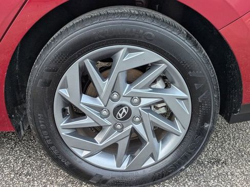 Used 2024 Hyundai Elantra SEL image 17