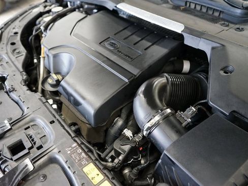 Used 2020 Land Rover Range Rover Evoque SE image 52