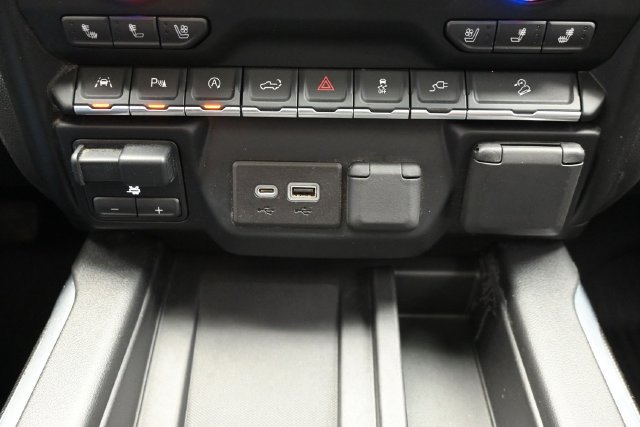 Used 2020 GMC Sierra 1500 AT4 w/ AT4 Premium Package AWD/4WD image 32