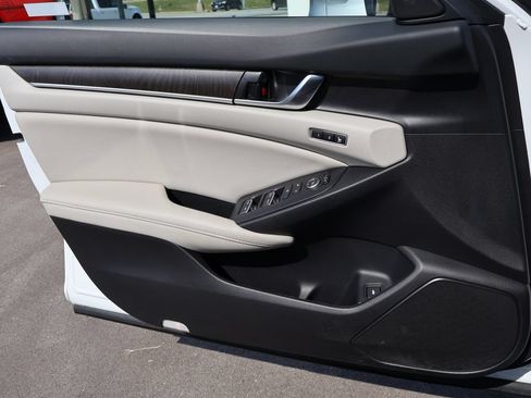 Certified 2022 Honda Accord Touring image 30