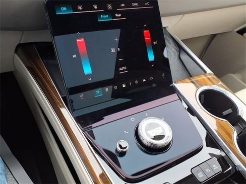 Certified 2025 Cadillac Escalade Premium Luxury Platinum image 24