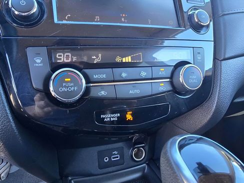 Used 2019 Nissan Rogue SV image 20