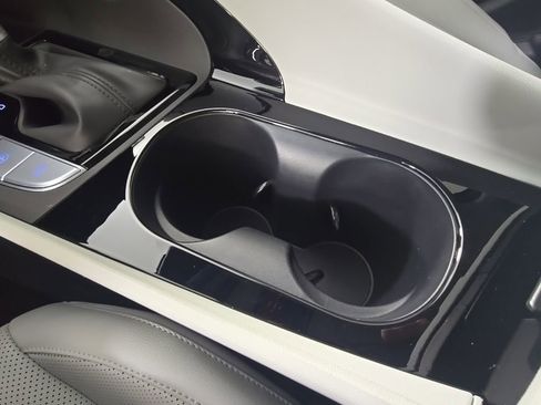 New 2026 Hyundai Elantra Limited FWD image 25