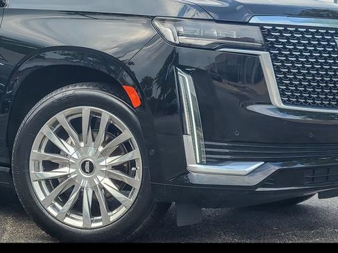 Certified 2022 Cadillac Escalade Premium Luxury w/ Performance Package AWD/4WD image 4