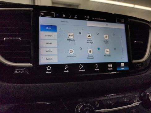 Used 2024 Chrysler Pacifica Touring-L image 49