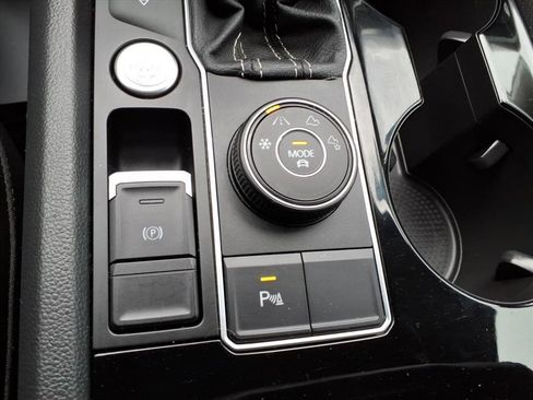 Used 2022 Volkswagen Atlas SE image 22