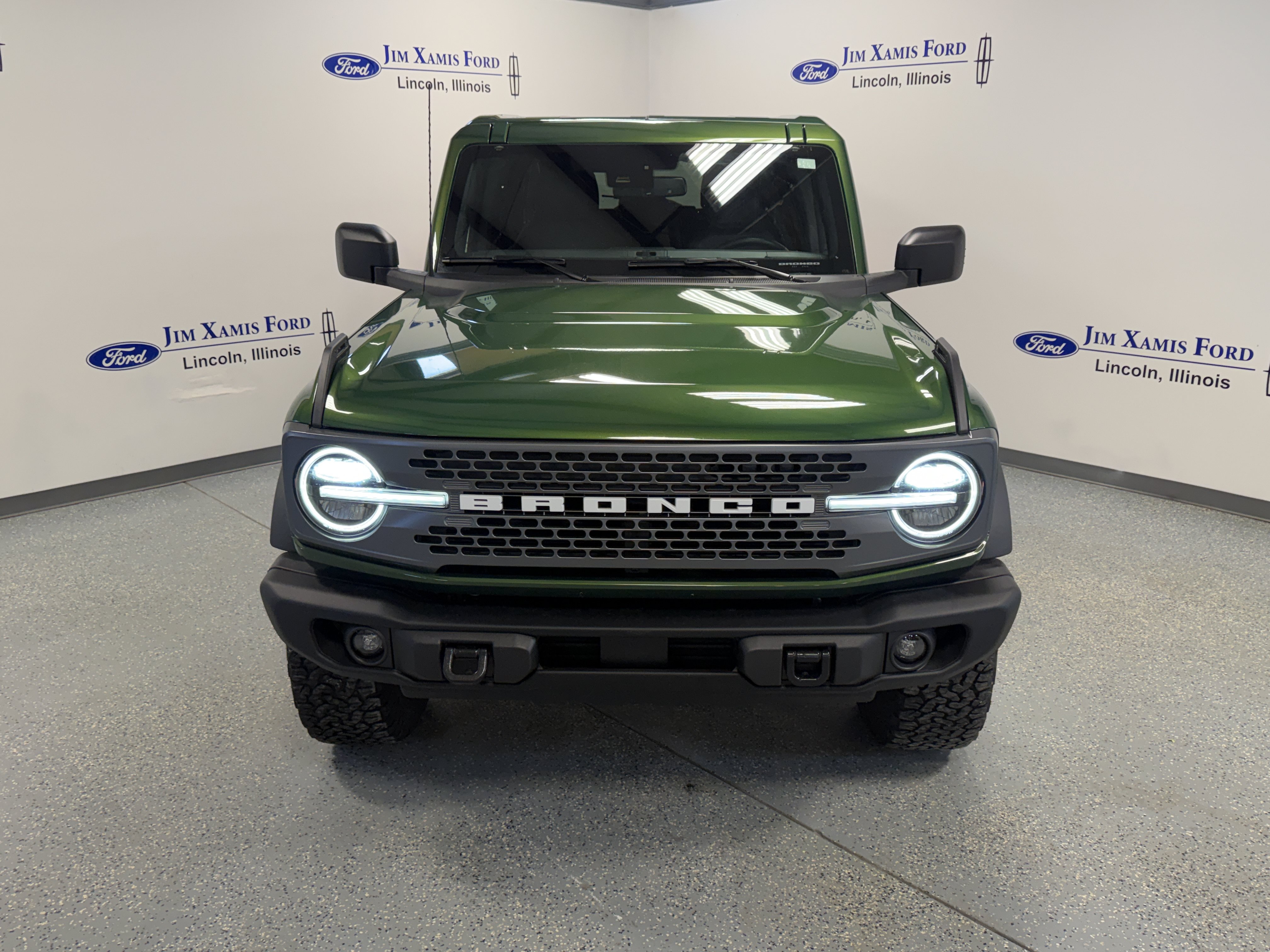Used 2025 Ford Bronco Badlands AWD/4WD image 2