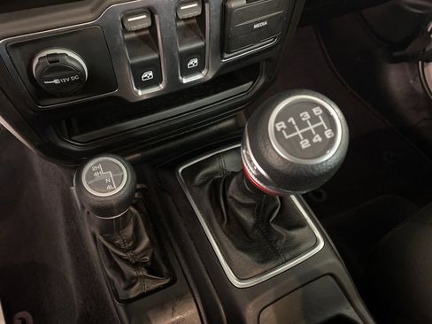 Used 2021 Jeep Wrangler Sport image 7