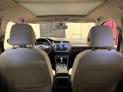 Used 2019 Volkswagen Tiguan SE AWD/4WD image 36
