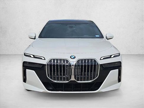 Used 2024 BMW 760i xDrive AWD/4WD image 2