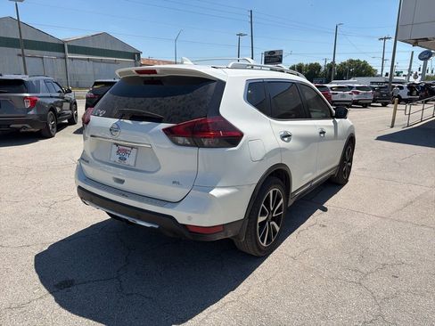 Used 2020 Nissan Rogue SL w/ Premium Package image 3