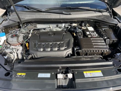 Used 2023 Volkswagen Tiguan SE R-Line image 11