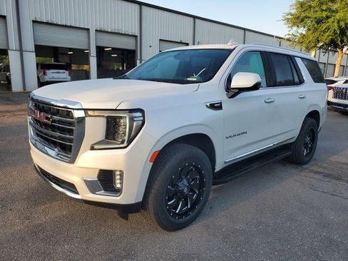 Used 2021 GMC Yukon SLT w/ SLT Premium Package image 2