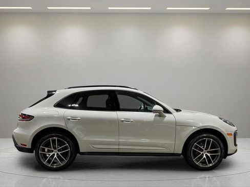 Used 2024 Porsche Macan image 2