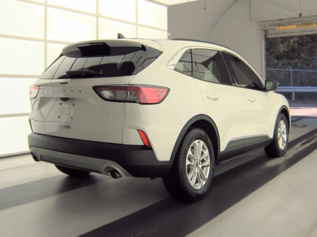 Used 2022 Ford Escape SE w/ Convenience Package FWD image 3