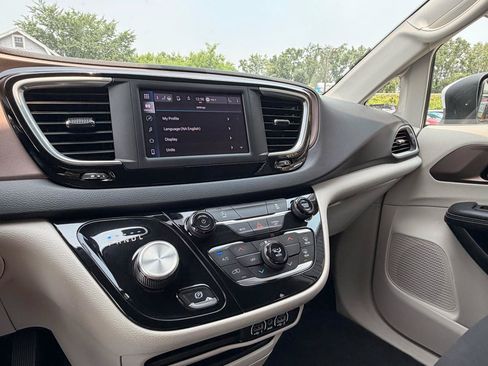 Used 2023 Chrysler Voyager LX FWD image 26