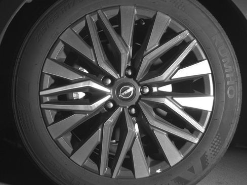 Used 2025 Nissan Altima 2.5 SV FWD image 12