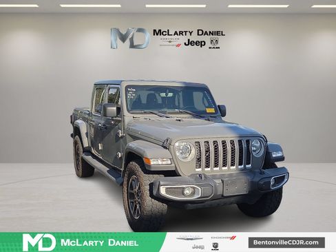 Used 2022 Jeep Gladiator Overland w/ Popular Equipment Package AWD/4WD image 1