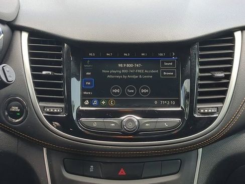 Used 2019 Chevrolet Trax LT w/ LT Convenience Package FWD image 19