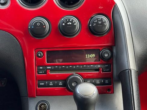Used 2006 Pontiac Solstice Convertible w/ Premium Package RWD image 3