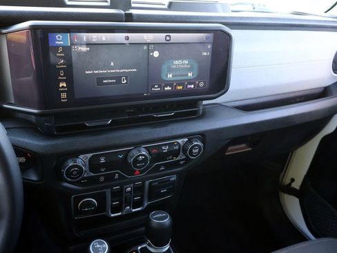 Used 2025 Jeep Gladiator Sport AWD/4WD image 30
