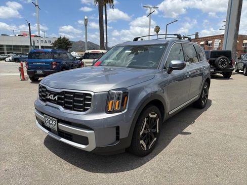 Used 2024 Kia Telluride S w/ S Sunroof Package FWD image 3