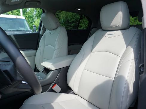 Used 2022 Cadillac XT4 Luxury w/ Cold Weather Package FWD image 23