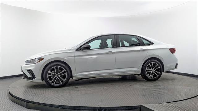 Used 2025 Volkswagen Jetta Sport FWD image 3