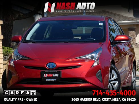 Used 2017 Toyota Prius Three w/ Carpet Mat Package FWD image 4