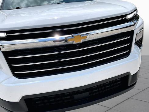 Used 2025 Chevrolet Traverse LT w/ Driver Confidence Package FWD image 30