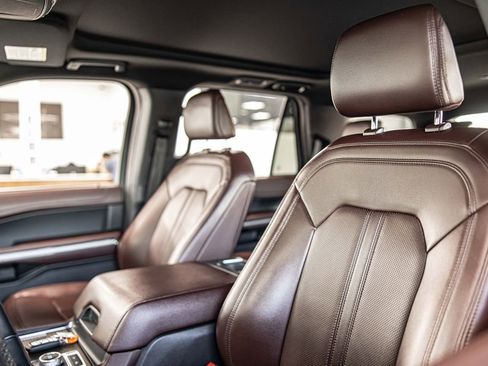 Used 2024 Ford Expedition Limited image 18