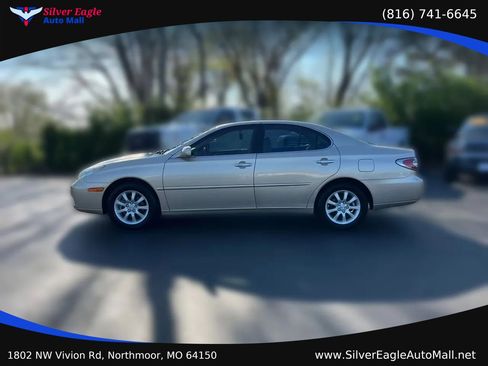 Used 2004 Lexus ES 330 FWD image 2