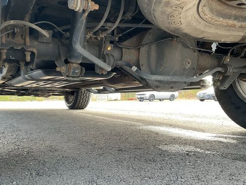 Used 2017 Nissan Titan SV image 50