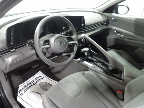 Used 2022 Hyundai Elantra SEL FWD image 8