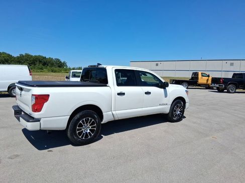 Used 2022 Nissan Titan SV RWD image 6