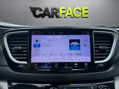 Used 2022 Chrysler Pacifica Touring-L FWD image 36