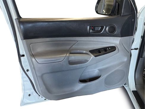 Used 2014 Toyota Tacoma 2WD Double Cab w/ Convenience Package image 16