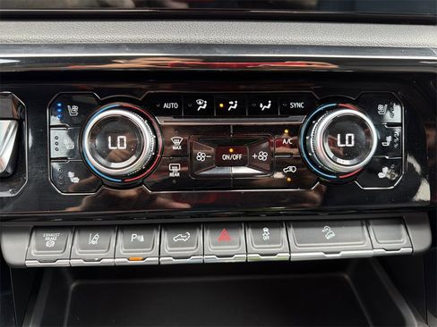 Used 2024 GMC Sierra 2500 AT4 w/ AT4 Premium Plus Package image 31