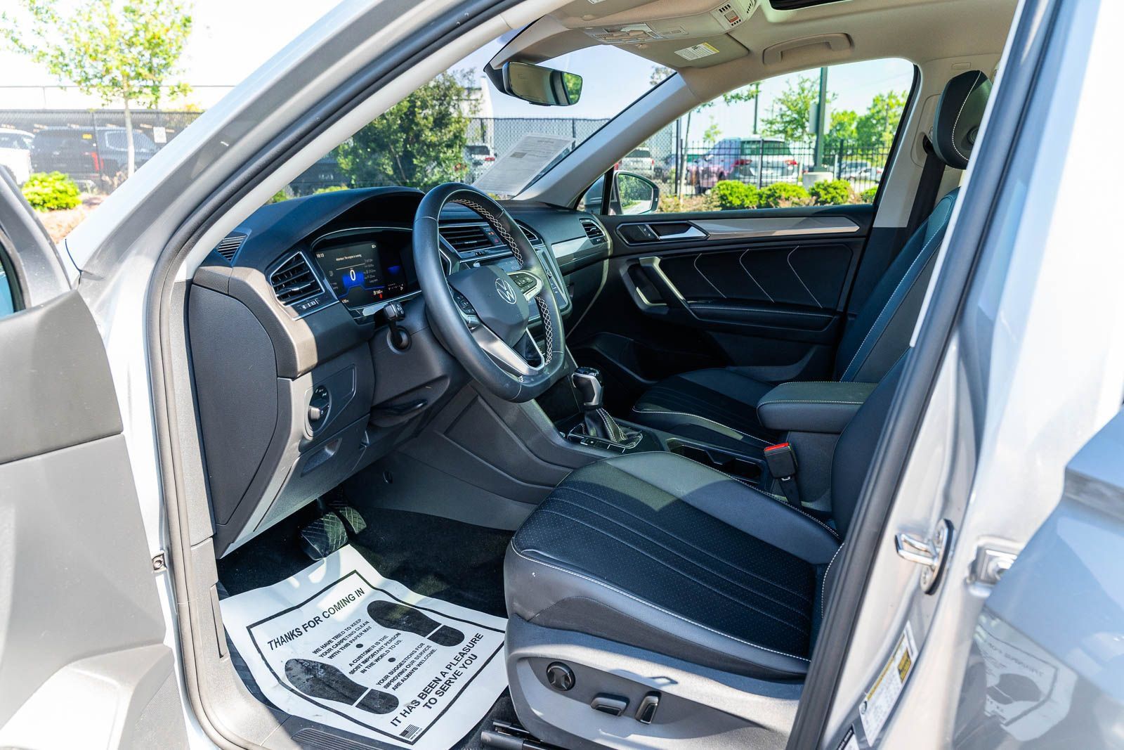 Used 2023 Volkswagen Tiguan SE w/ Panoramic Sunroof Package FWD image 20
