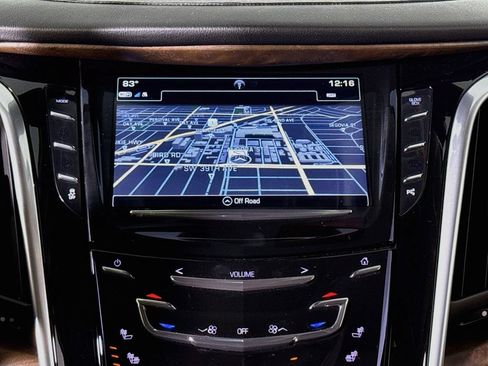 Used 2020 Cadillac Escalade Luxury RWD image 13